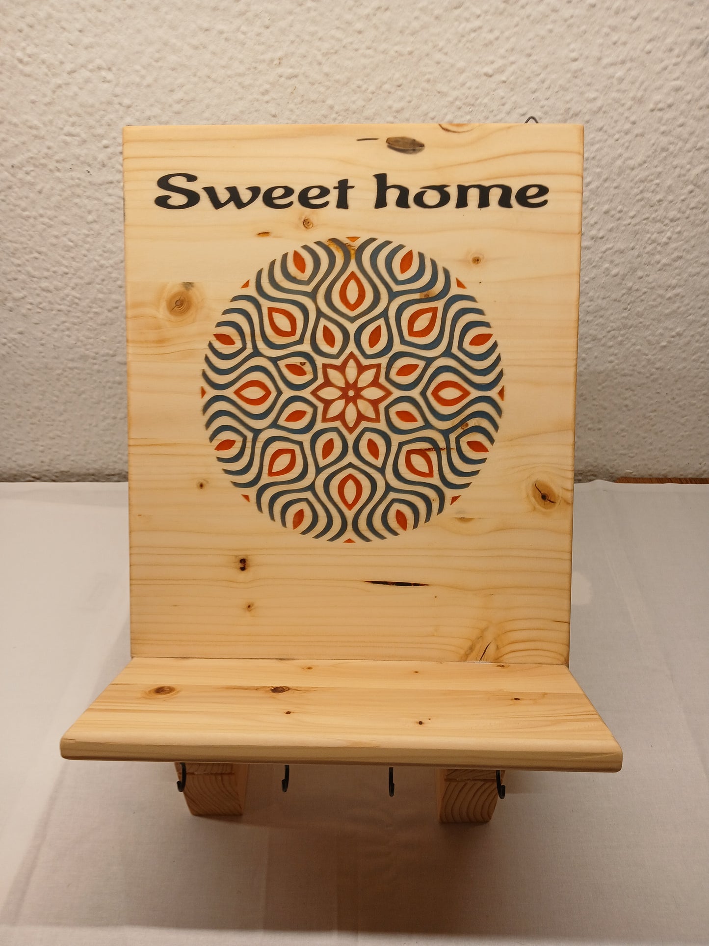 "Handgefertigter Holz-Schlüsselhalter mit Welcome-Schild"